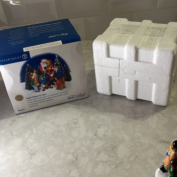 Dept 56 Santa Comes to Town 2000 Original Snow Village #56-55015 - Picture 8 of 11